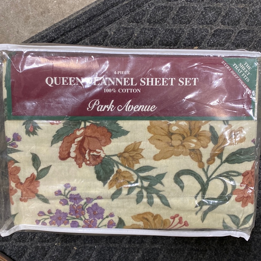 100% cotton flannel sheet set. Queen 4 piece.